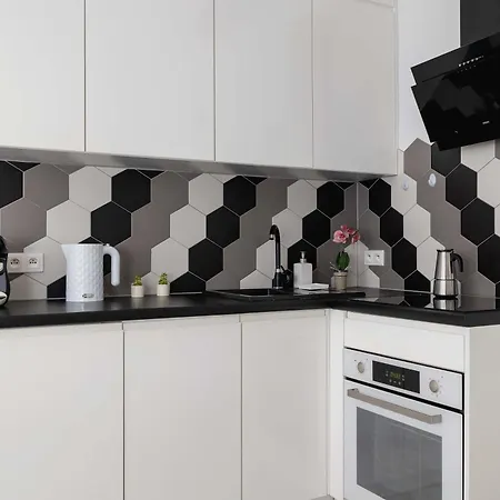 Charming One Bedroom In With A Perfect Location By Renters