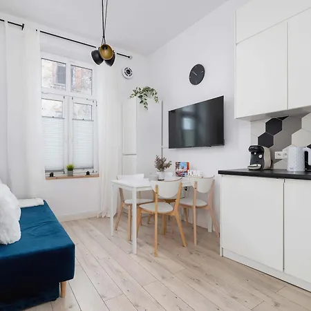 Charming One Bedroom In With A Perfect Location By Renters *