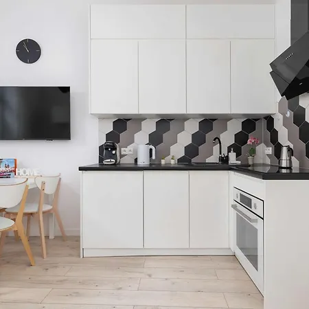 Charming One Bedroom In With A Perfect Location By Renters Krakau