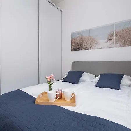 Charming One Bedroom In With A Perfect Location By Renters *