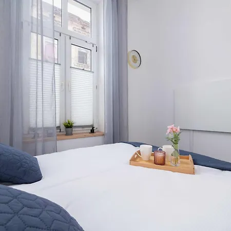 Charming One Bedroom In With A Perfect Location By Renters