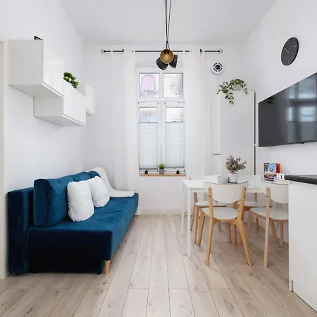 Charming One Bedroom In With A Perfect Location By Renters *