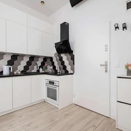 Charming One Bedroom In With A Perfect Location By Renters